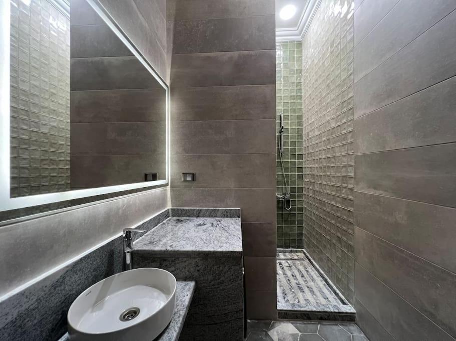 Authentic 3Br Apartment In Downtown, Каир Экстерьер фото