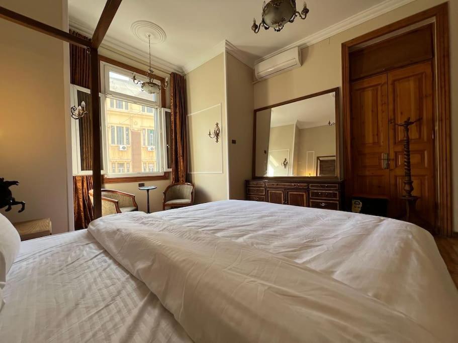 Authentic 3Br Apartment In Downtown, Каир Экстерьер фото